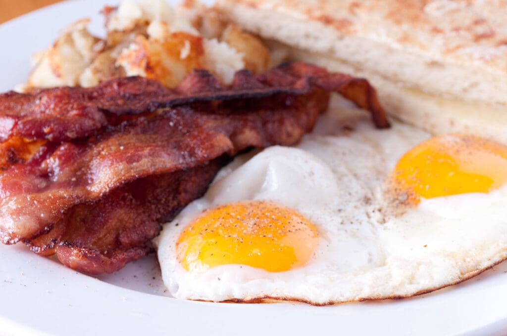 Fried eggs with hash browns and ciabatta toast